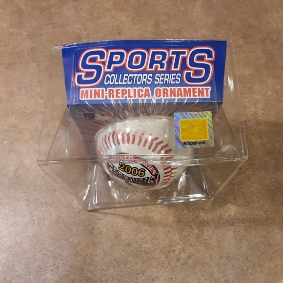 St. Louis Cardinals 2006 Christmas ornament NWT - Picture 4 of 5